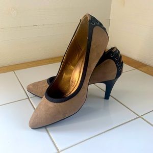 Soft Style (A Hush Puppies Co) 3” High Heel Shoes.  Size 7-1/2 W.  Color Tan.